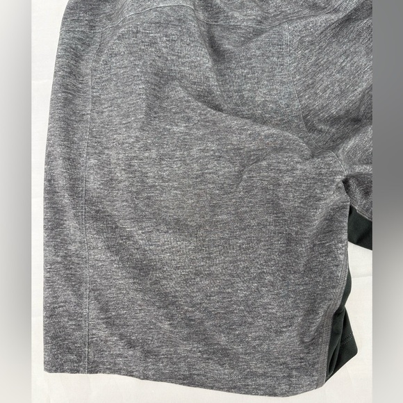 Lululemon Men’s Gray/Charcoal Gray Running Shorts - Picture 9 of 10